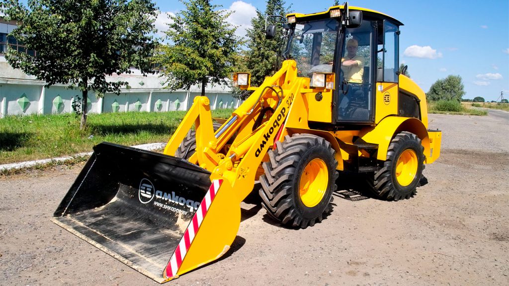 Универсальный погрузчик Амкодор 320